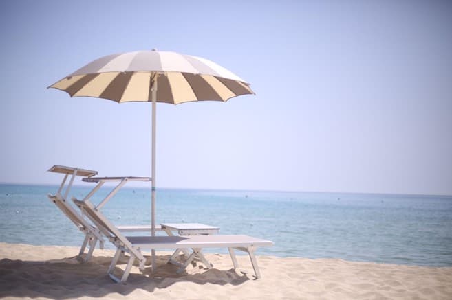 Ombrelloni da spiaggia professionali: i nostri consigli per la scelta 3 L'importanza dei materiali per gli ombrelloni professionali